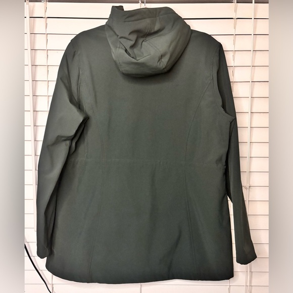 Free Country Softshell Jacket with Sherpa Lined Hood and Soft inner lining. - Picture 3 of 16